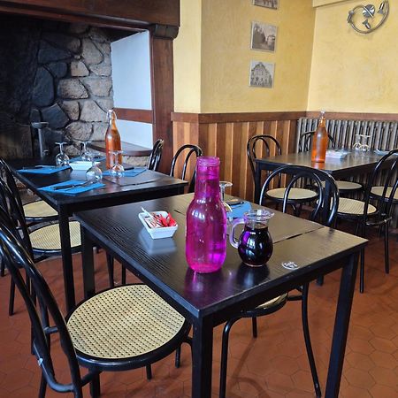 Naves  Logis Hotel Restaurant L'Oustal מראה חיצוני תמונה