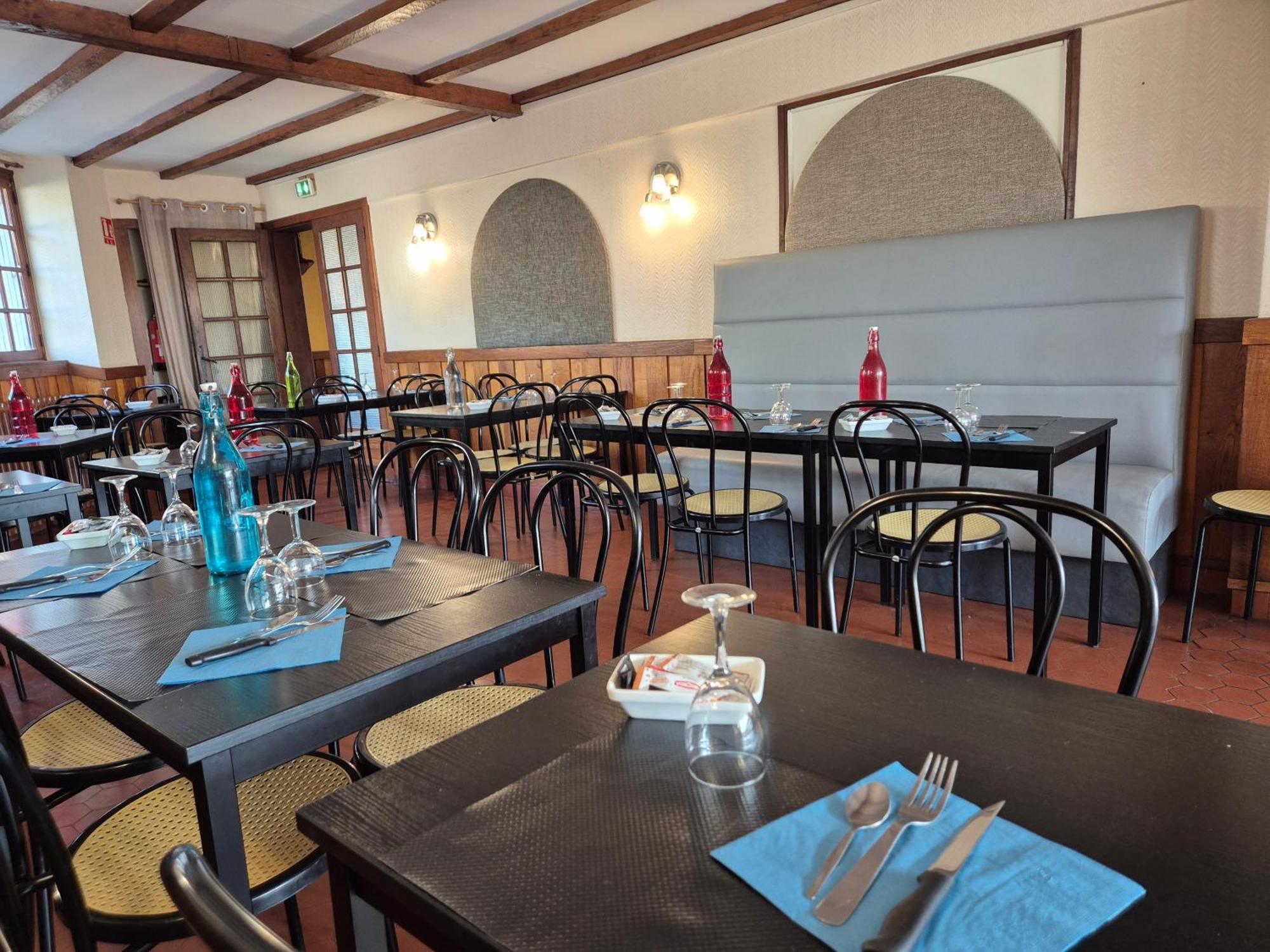 Naves  Logis Hotel Restaurant L'Oustal מראה חיצוני תמונה