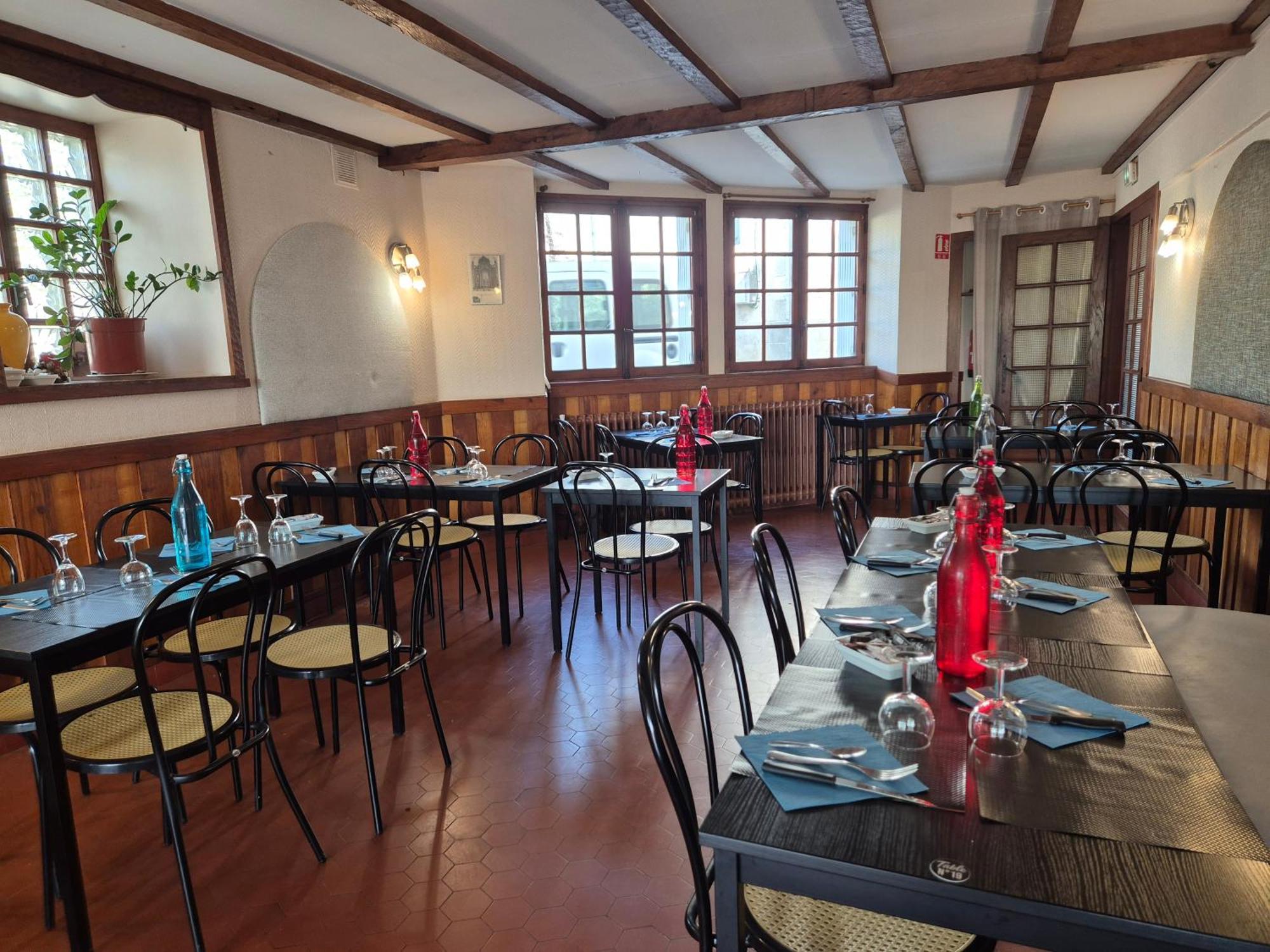 Naves  Logis Hotel Restaurant L'Oustal מראה חיצוני תמונה