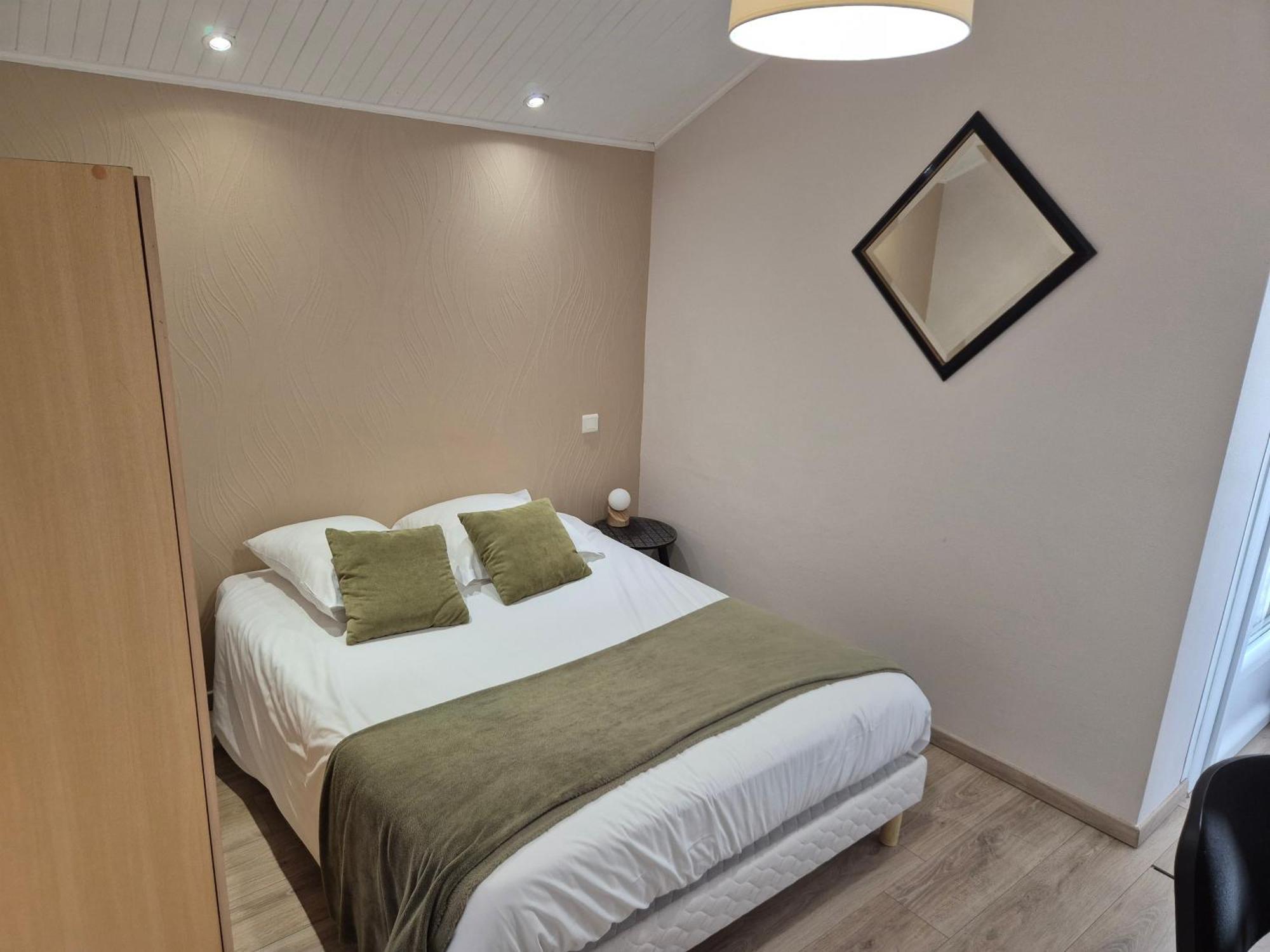 Naves  Logis Hotel Restaurant L'Oustal מראה חיצוני תמונה