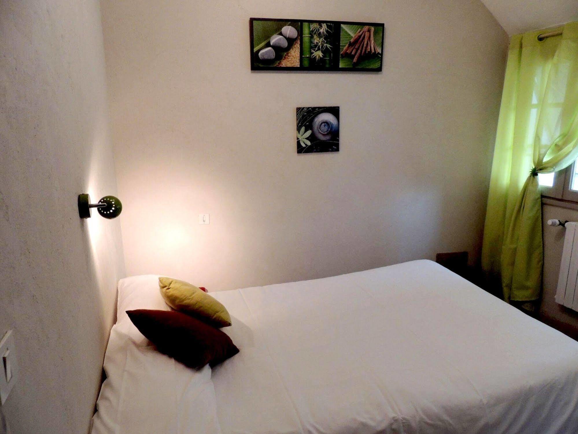 Naves  Logis Hotel Restaurant L'Oustal מראה חיצוני תמונה